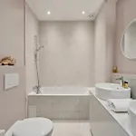 Veeve - Thoroughly Modern Maison