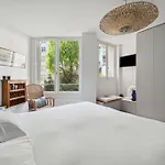 Veeve - Thoroughly Modern Maison