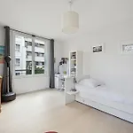 Veeve - Thoroughly Modern Maison Apartment Paris