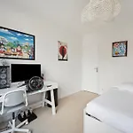 Veeve - Thoroughly Modern Maison Apartment Paris