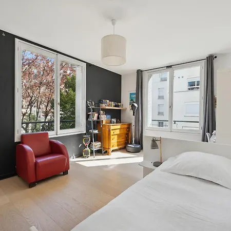 Veeve - Thoroughly Modern Maison *