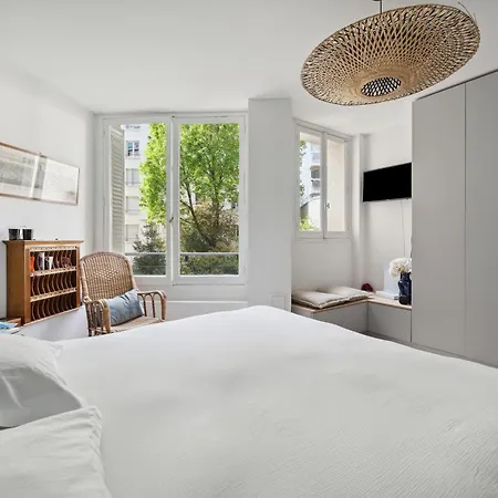 Veeve - Thoroughly Modern Maison