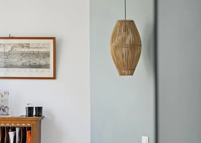 Veeve - Thoroughly Modern Maison *
