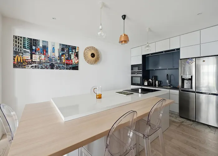 Veeve - Thoroughly Modern Maison