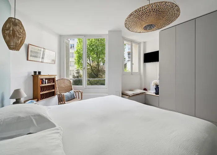 Veeve - Thoroughly Modern Maison