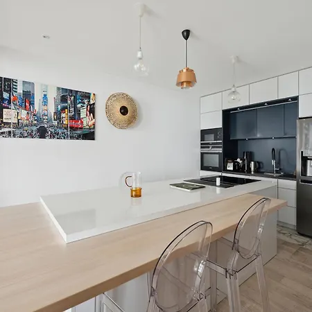 Veeve - Thoroughly Modern Maison